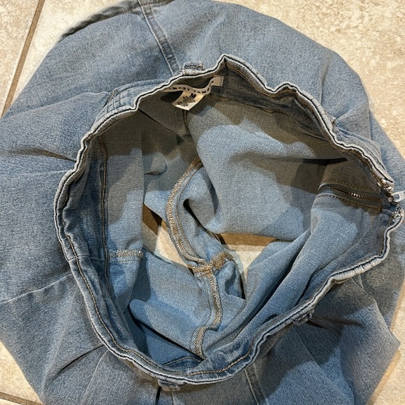 Almost Famous Denim Pleated Micro Mini Skirt Skort M Low Rise Y2K - Picture 7 of 9